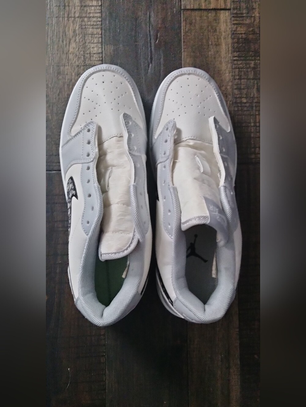 Jordan Low-Top Sneakers in White and Light Gray